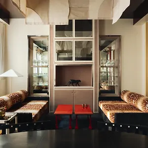 Pied A Terre Oberkampf , Paris France